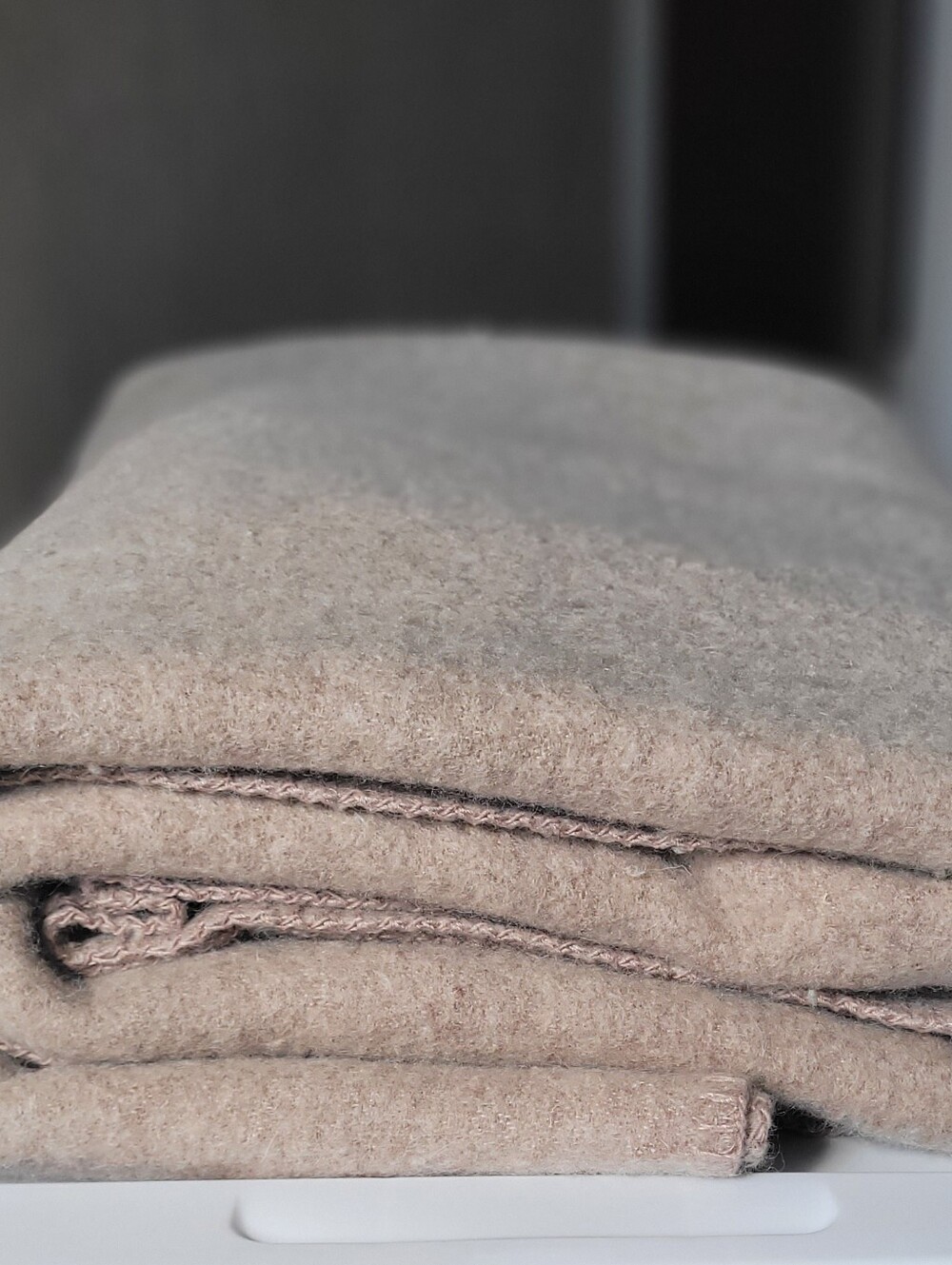 Merino Wool Bloomingdale's blanket cover Q/K Tan/cream Whipstitch Reversible - Picture 6 of 7